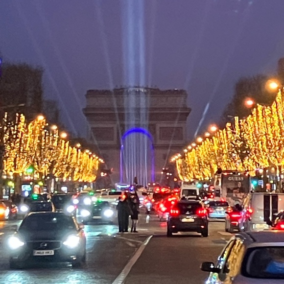 Meet your Posher, Monica - Picture 1 of 1